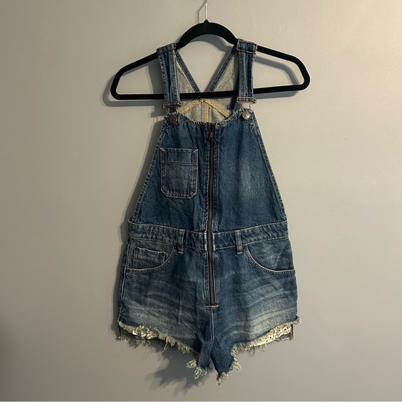 We The Free Denim Short Overalls 👖 - Picture 4 of 10